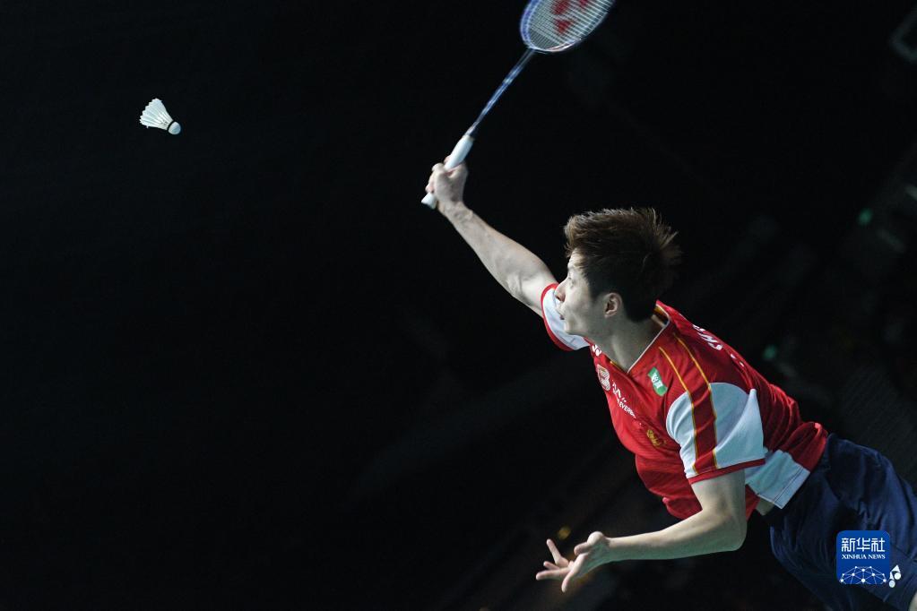 与锋线球员 与锋线球员